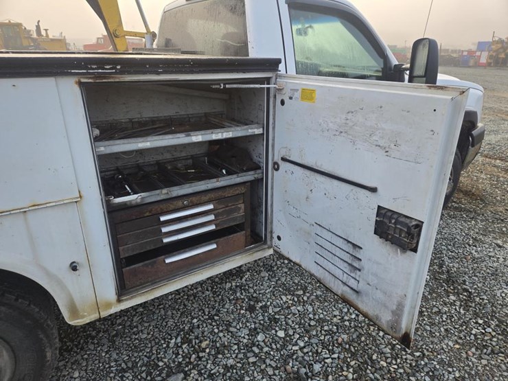 2005-chevrolet-3500-image-24