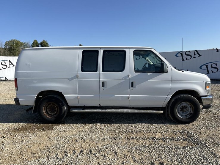 2014-ford-e250-image-6