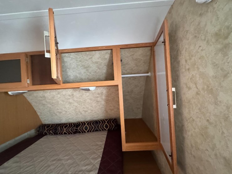 #2285-•-2010-keystone-bullet-250rks-camper-image-50