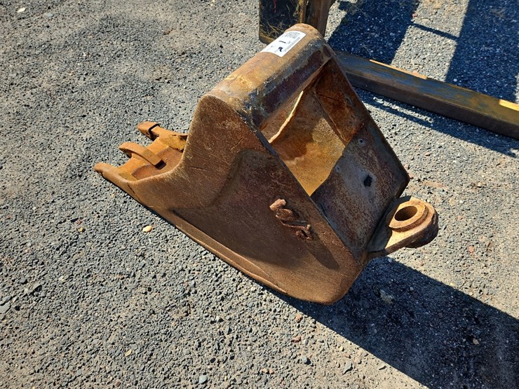 wr-12"-bucket-with-teeth-image-4