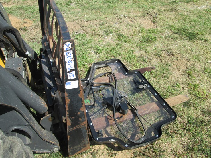 new-holland-l228-image-15