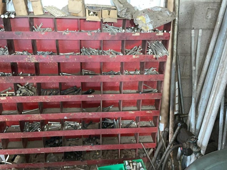 #120-•-coarse-thread-bolts-rack-and-contents-image-3