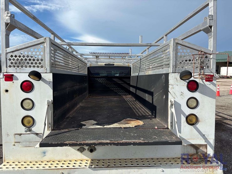 2013-ford-f550-image-18