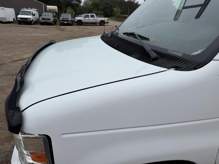 2013-ford-cargo-image-10