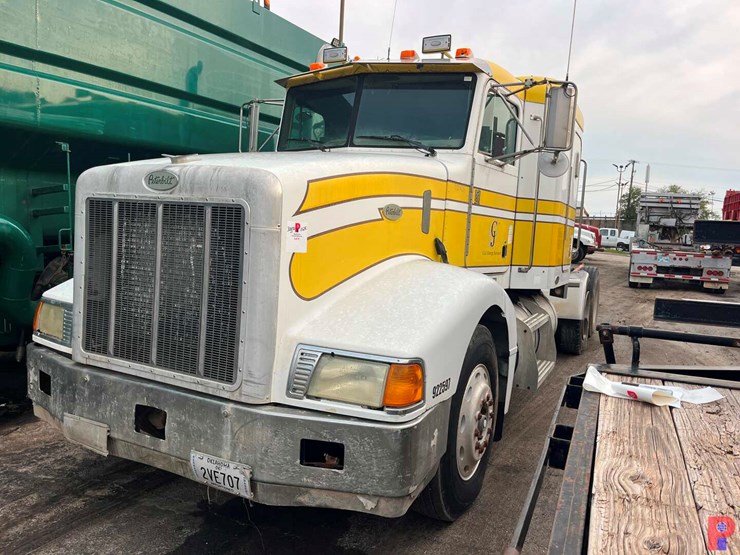 1998-peterbilt-377-image-1