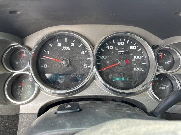 2014-chevrolet-3500-image-51