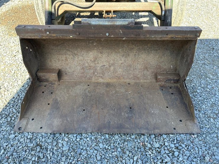 #5217-•-oliver-tractor-w/-loader-image-11