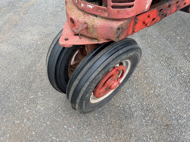 mccormick-farmall-h-tractor-image-9