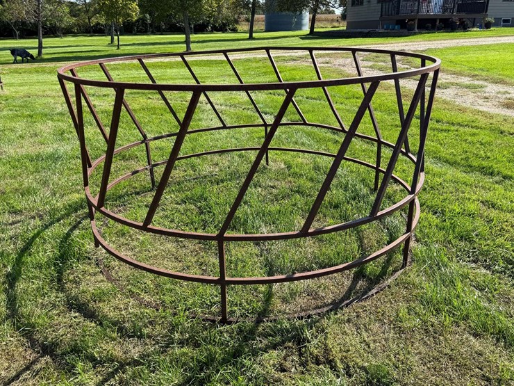 round-bale-feeder,-1”-square-tubing,-47”-tall.-this-item-is-located-in-south-dakota,-therefore-south-image-3