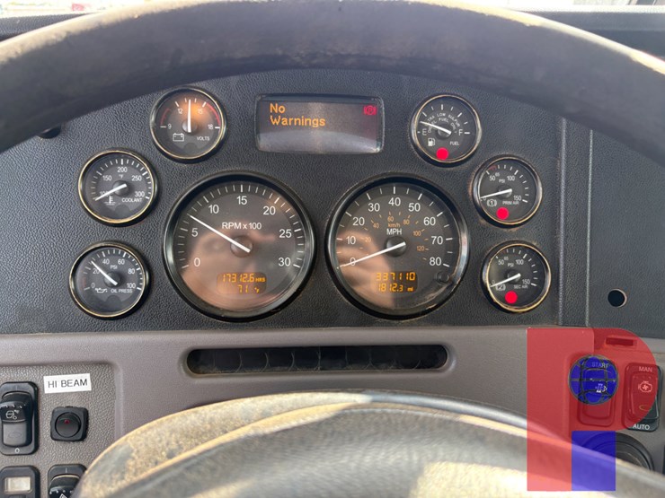 2010-peterbilt-367-image-11