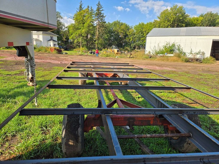 10’-x-24’-bale-trailer,-12-ton-running-gear,-front-end-was-gone-through-and-trails-at-40-mph-per-sel-image-6