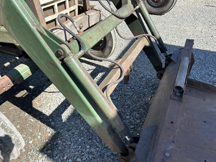 #5217-•-oliver-tractor-w/-loader-image-16