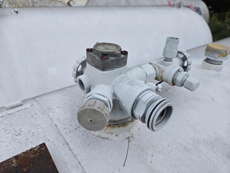 #2841-•-1000-gallon-lp-tank-image-2