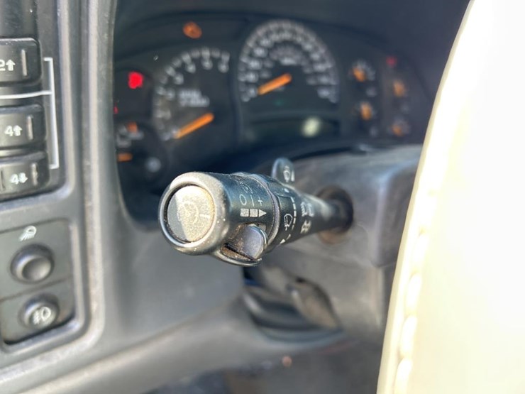 2005-gmc-2500-image-60