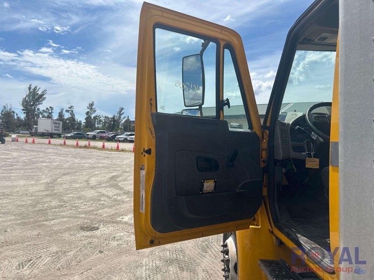 2019-international-durastar-4300-image-7