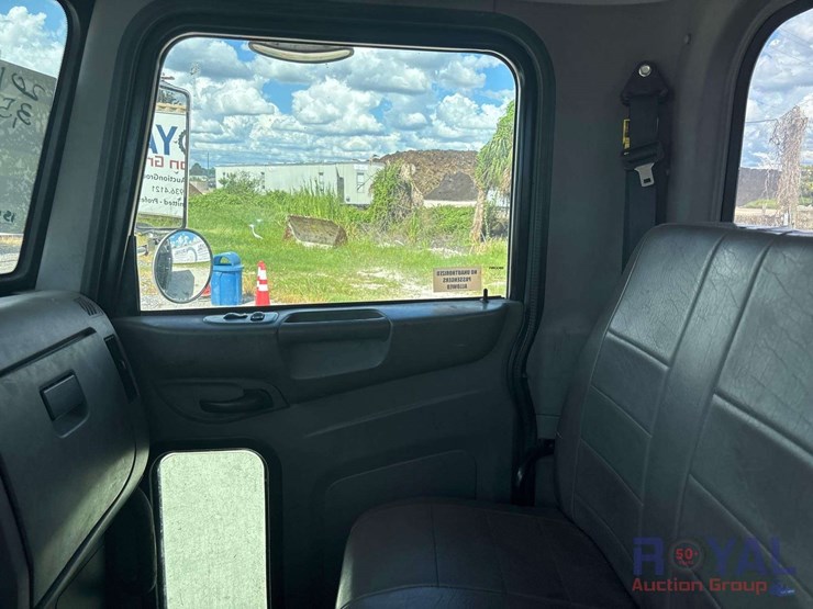 2015-peterbilt-337-image-11