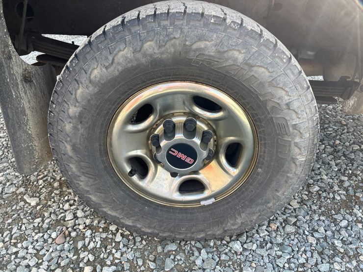 2005-gmc-2500-image-66