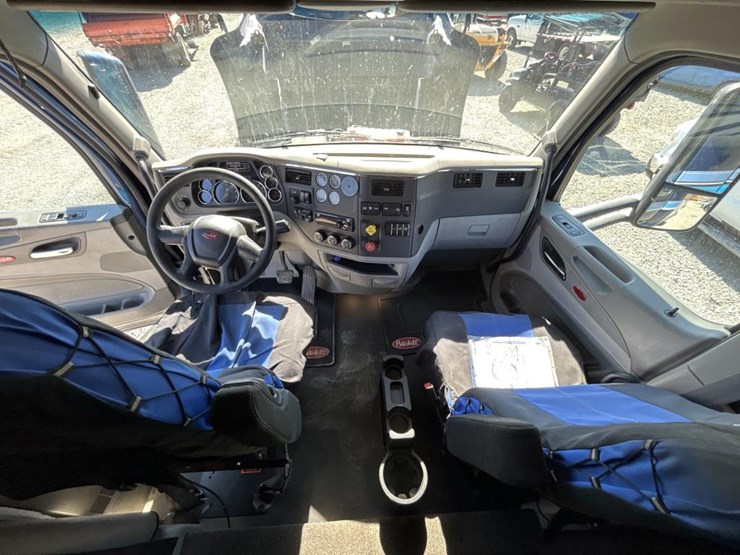 2019-peterbilt-579-image-70