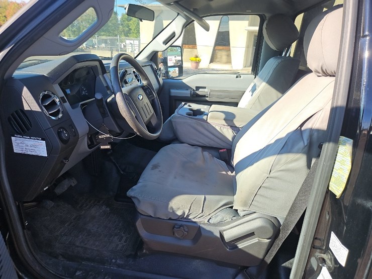 2014-ford-f550-xlt-image-31