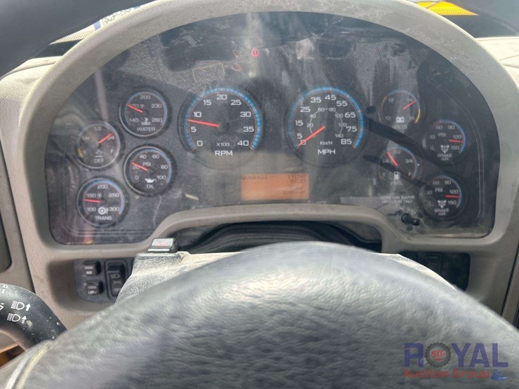 2019-international-durastar-4300-image-10