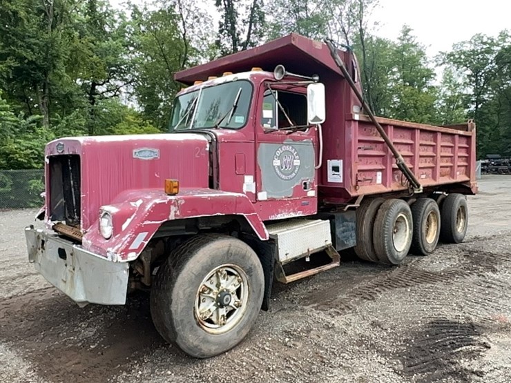 1986-autocar-ds6-tri/a-dump-truck-image-1