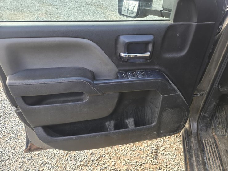 2015-chevrolet-2500-image-33