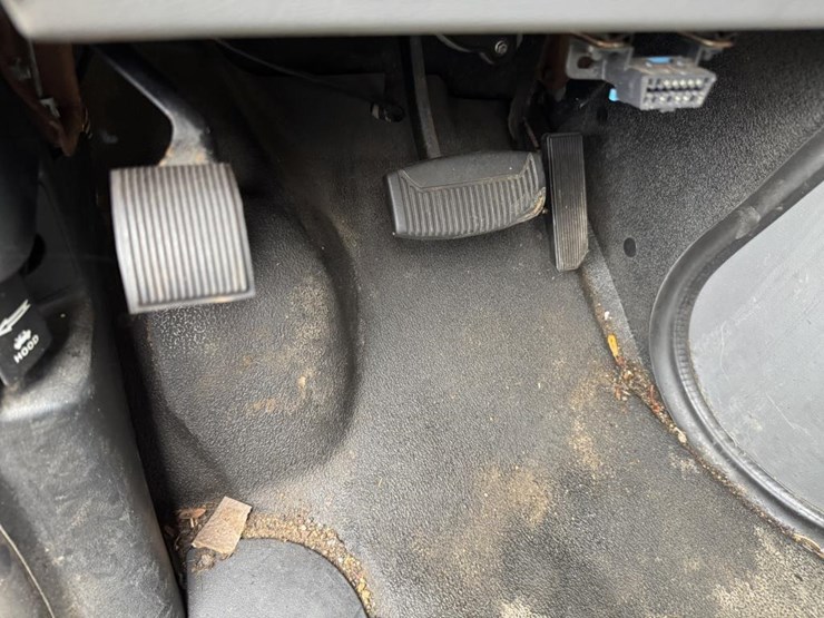 2008-ford-cargo-image-33