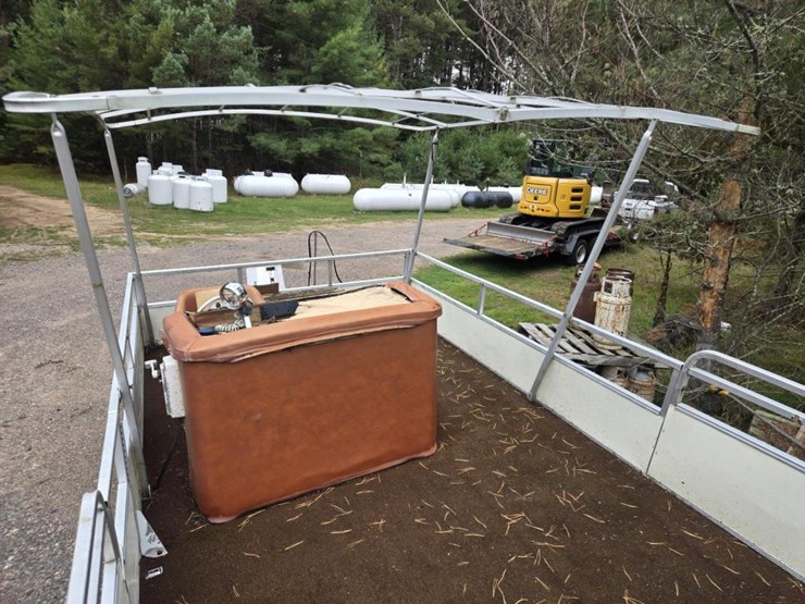 #2582-•-crestii-25-pontoon-boat-image-15