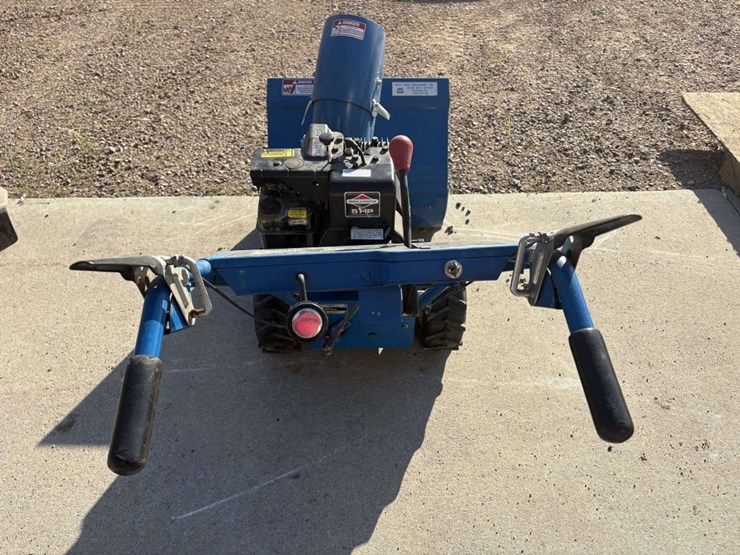ford-st524a-walk-behind-self-propelled-snow-blower,-5-speed,-24”,-5hp-b&s-image-9