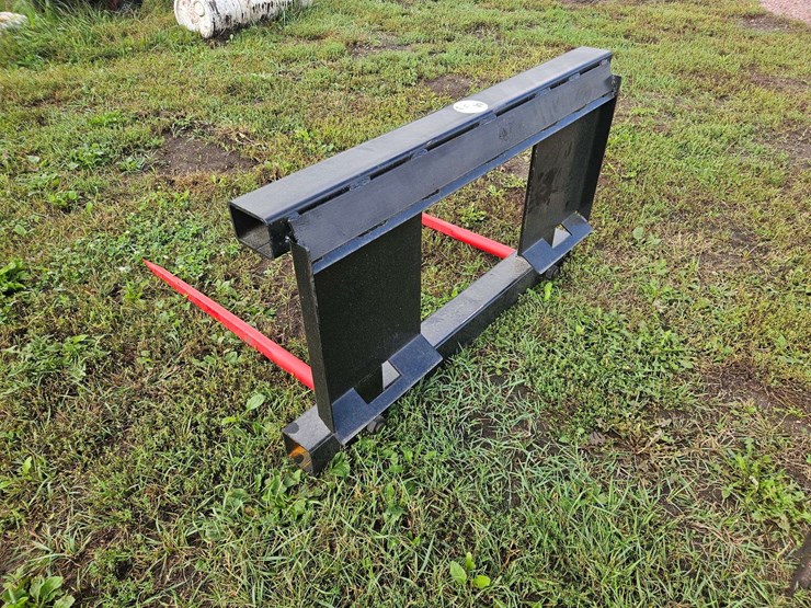 m&j-oldenburg-mfg-single-bale-spear,-skid-loader-quick-attach-image-2