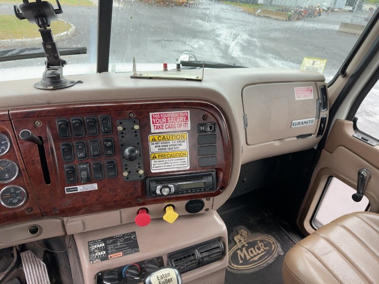 2003-mack-granite-cv713-image-28