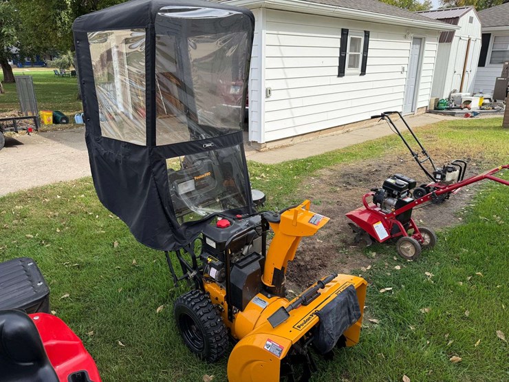 poulan-pro-27”-snowblower-with-cab,-electric-start-image-1