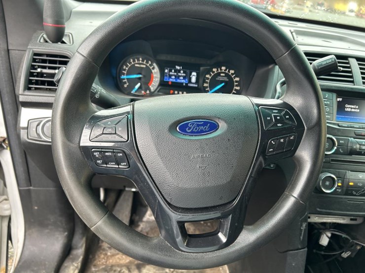 2017-ford-explorer-image-43