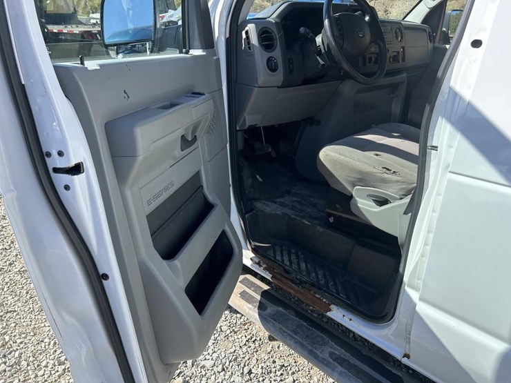 2014-ford-e250-image-45