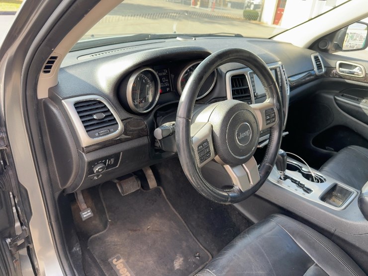 2013-jeep-grand-cherokee-laredo-image-19