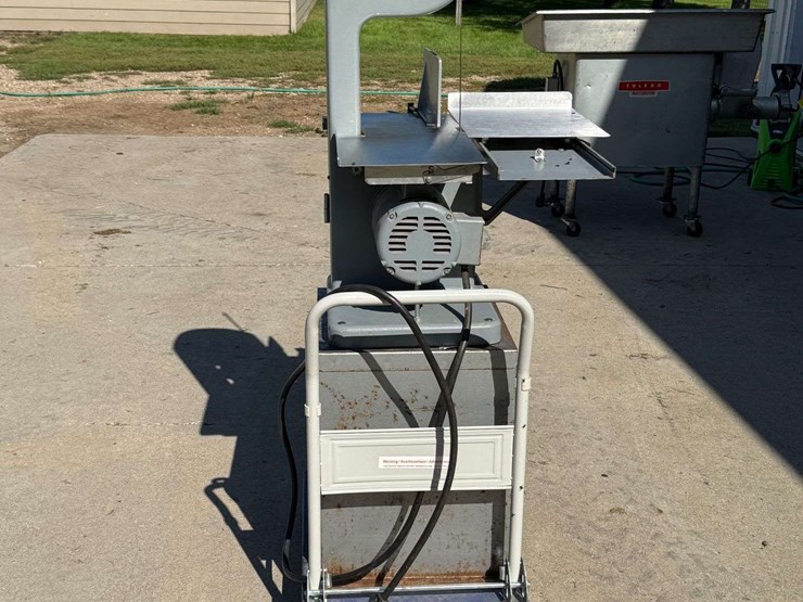 globe-meat-band-saw-for-meat-cutting,-stimpson-model-79.-this-item-is-located-in-south-dakota,-there-image-10