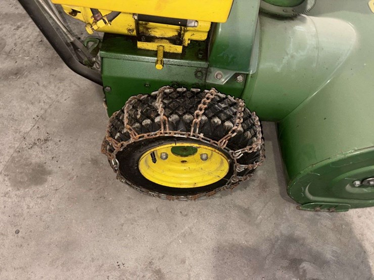 john-deere-826-walk-behind-snow-blower,-26”,-8-hp,-5-speed,-with-tire-chains,-electric-start-image-4