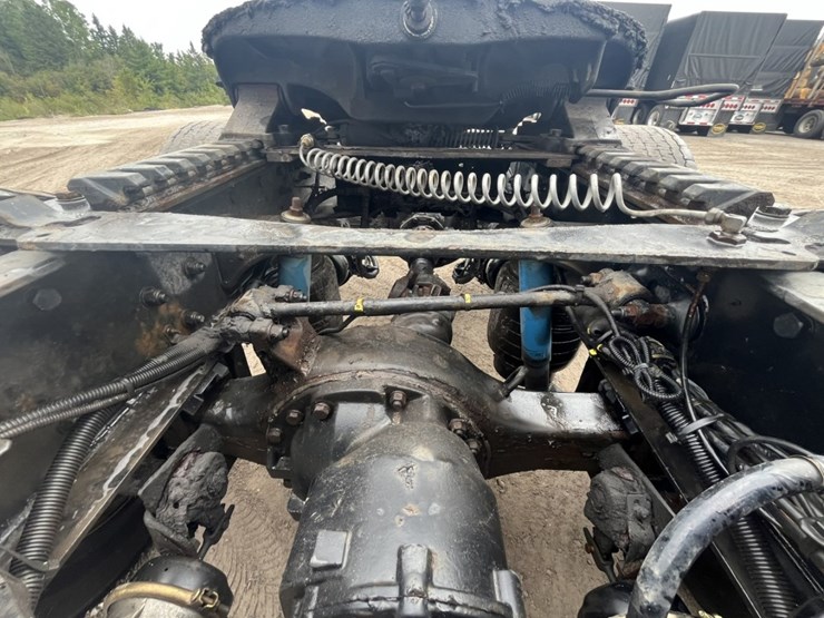 2020-kenworth-t680-image-26