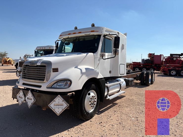2006-freightliner-columbia-120-image-1