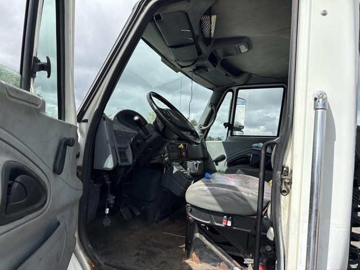 2007-international-durastar-4400-image-29