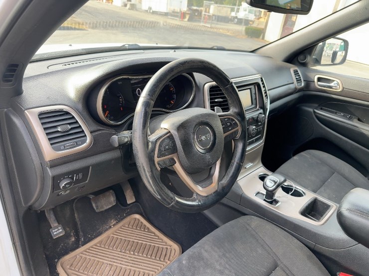 2015-jeep-grand-cherokee-laredo-image-18