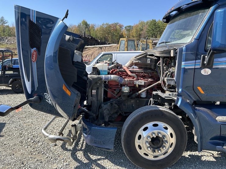 2019-peterbilt-579-image-34