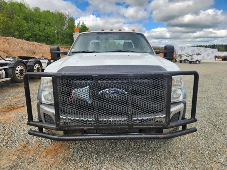 2011-ford-f550-image-8