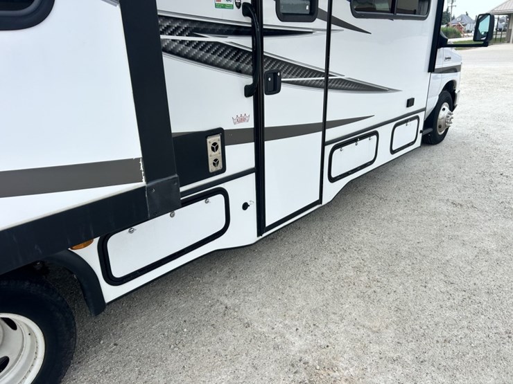 2021-ford-e450-image-24