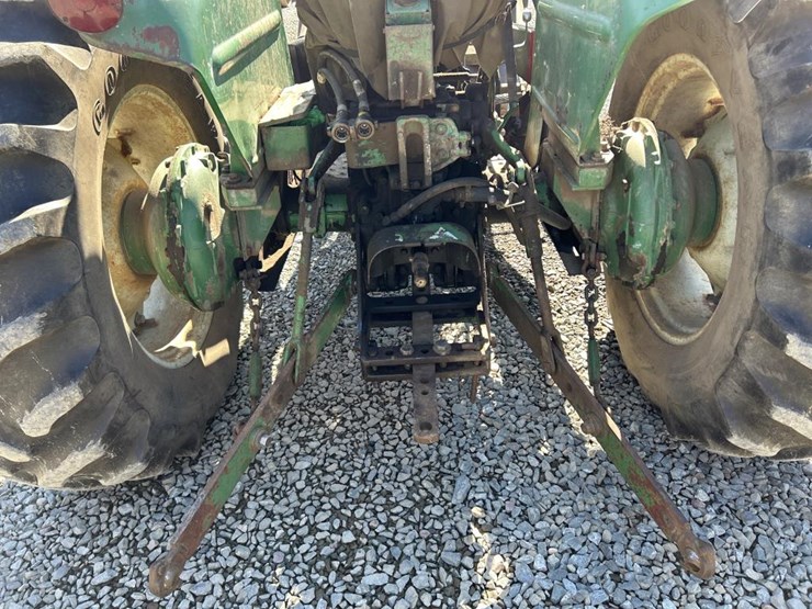 #5217-•-oliver-tractor-w/-loader-image-33