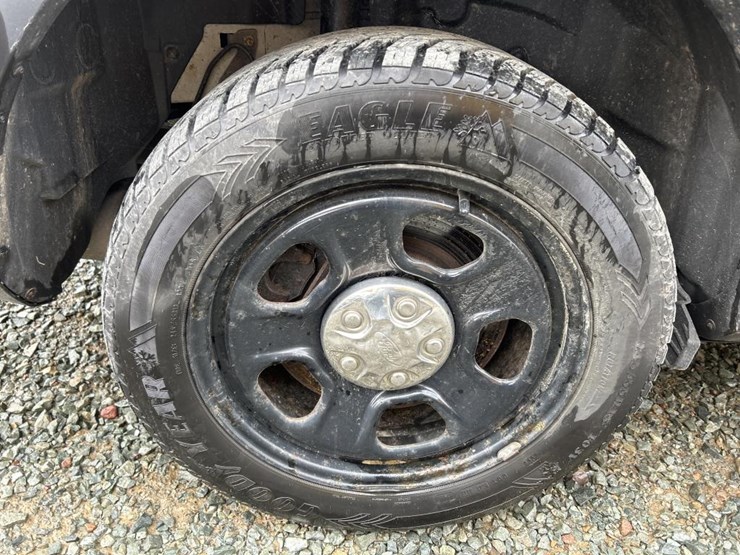 2017-ford-explorer-image-57