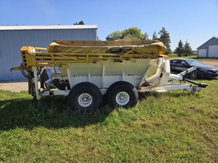 #2992-•-tyler-fluid-air-6-ton-dry-fertilizer-spreader-image-6