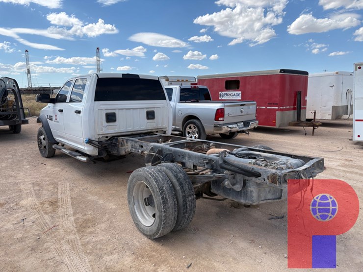 2017-ram-5500-crew-cab-4x4-truck-image-4