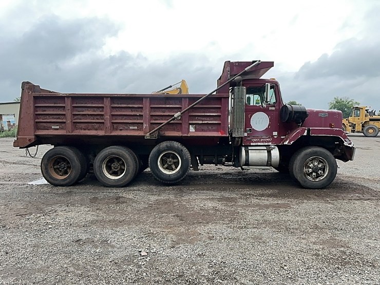 1986-autocar-ds6-tri/a-dump-truck-image-6