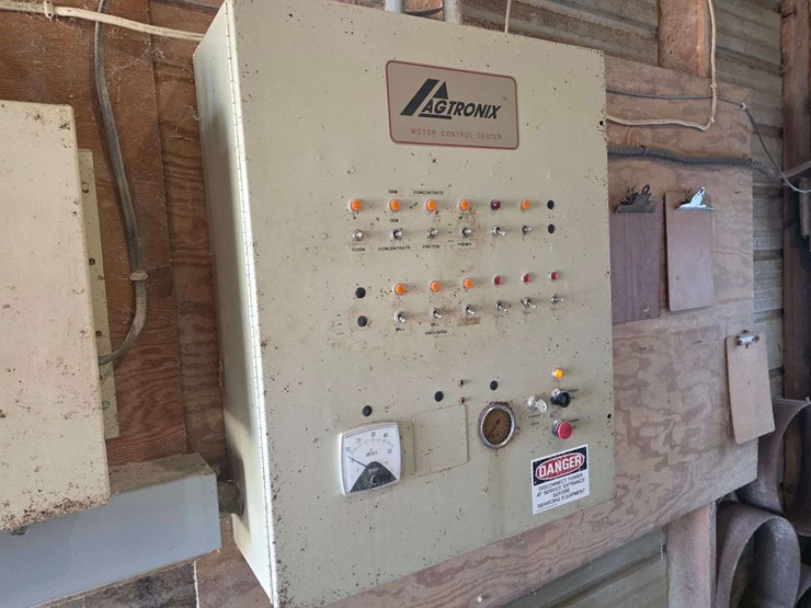 complete-agtronix-continuous-flow-feed-system,-all-automatic-system,-includes:-premixer,-all-electro-image-19